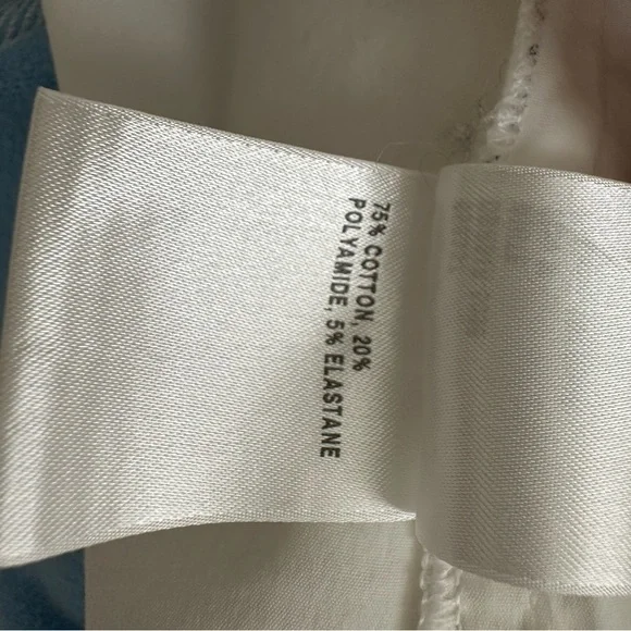 Elegant White Button-Up Shirt - Picture 9 of 9